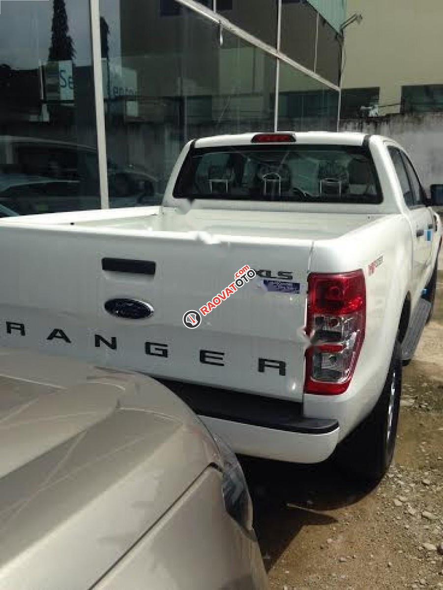 Bán Ford Ranger XLS 2.2L 4x2 AT sản xuất 2017, màu trắng, nhập khẩu nguyên chiếc-3
