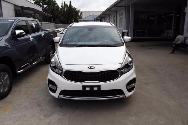 Bán xe Kia Rondo năm 2017, màu trắng, nhập khẩu chính hãng-2