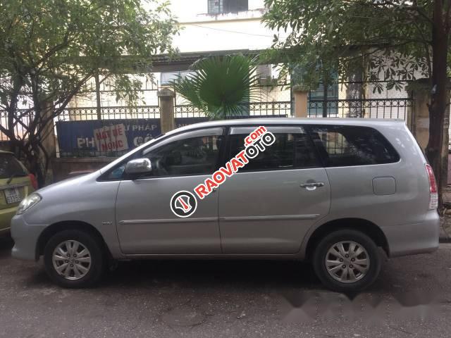 Bán Toyota Innova 2011, màu bạc chính chủ, giá tốt-0