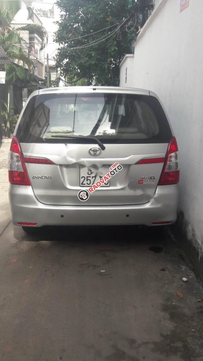 Cần bán Toyota Innova đời 2014, màu bạc-0