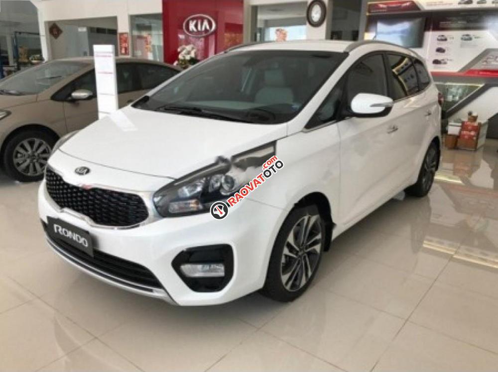 Cần bán Kia Rondo GAT sản xuất 2017, màu trắng, giá 689tr-4