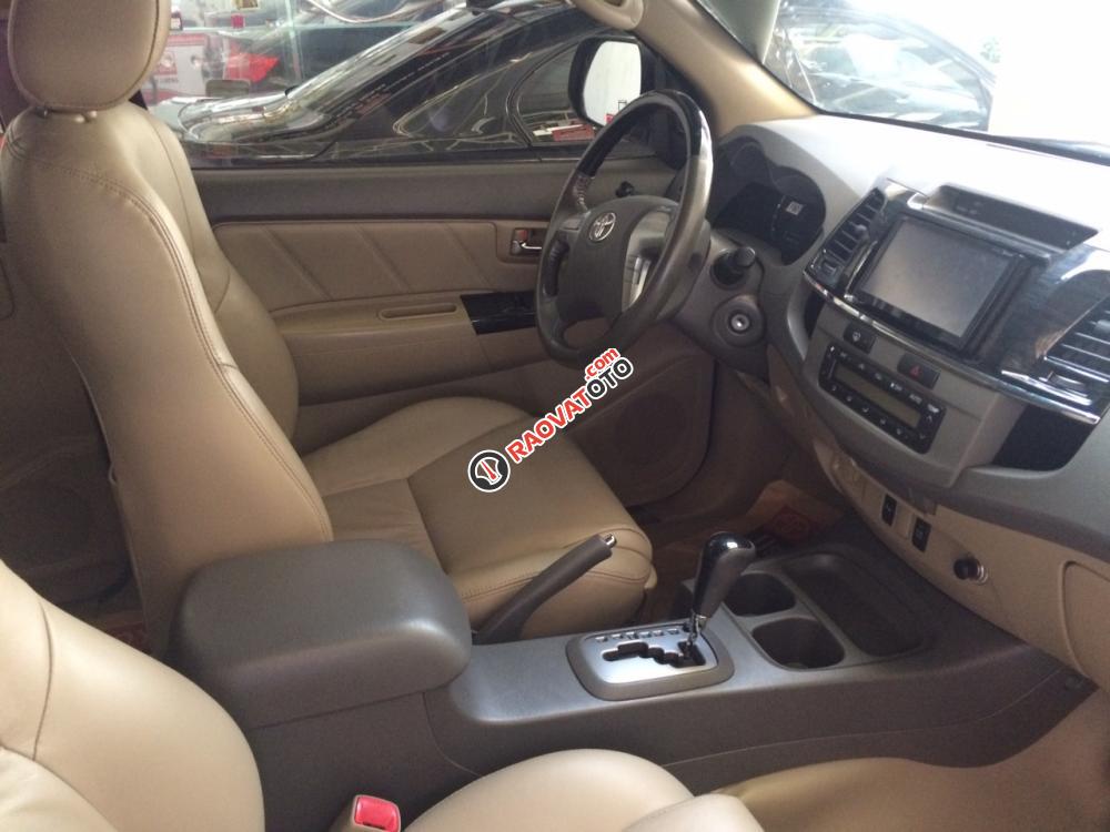 Bán xe Toyota Fortuner 2.7V 4x2 2012, màu bạc, còn mới lắm-4