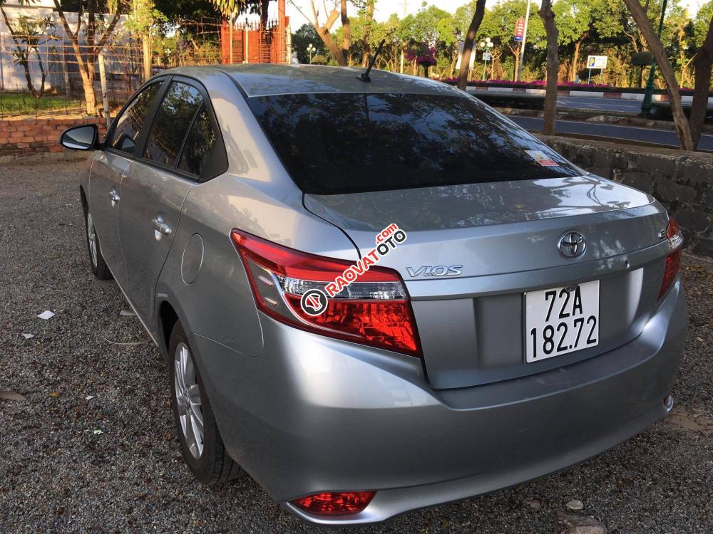 Bán Toyota Vios E, số sàn đời 2016, màu bạc giá cạnh tranh-4