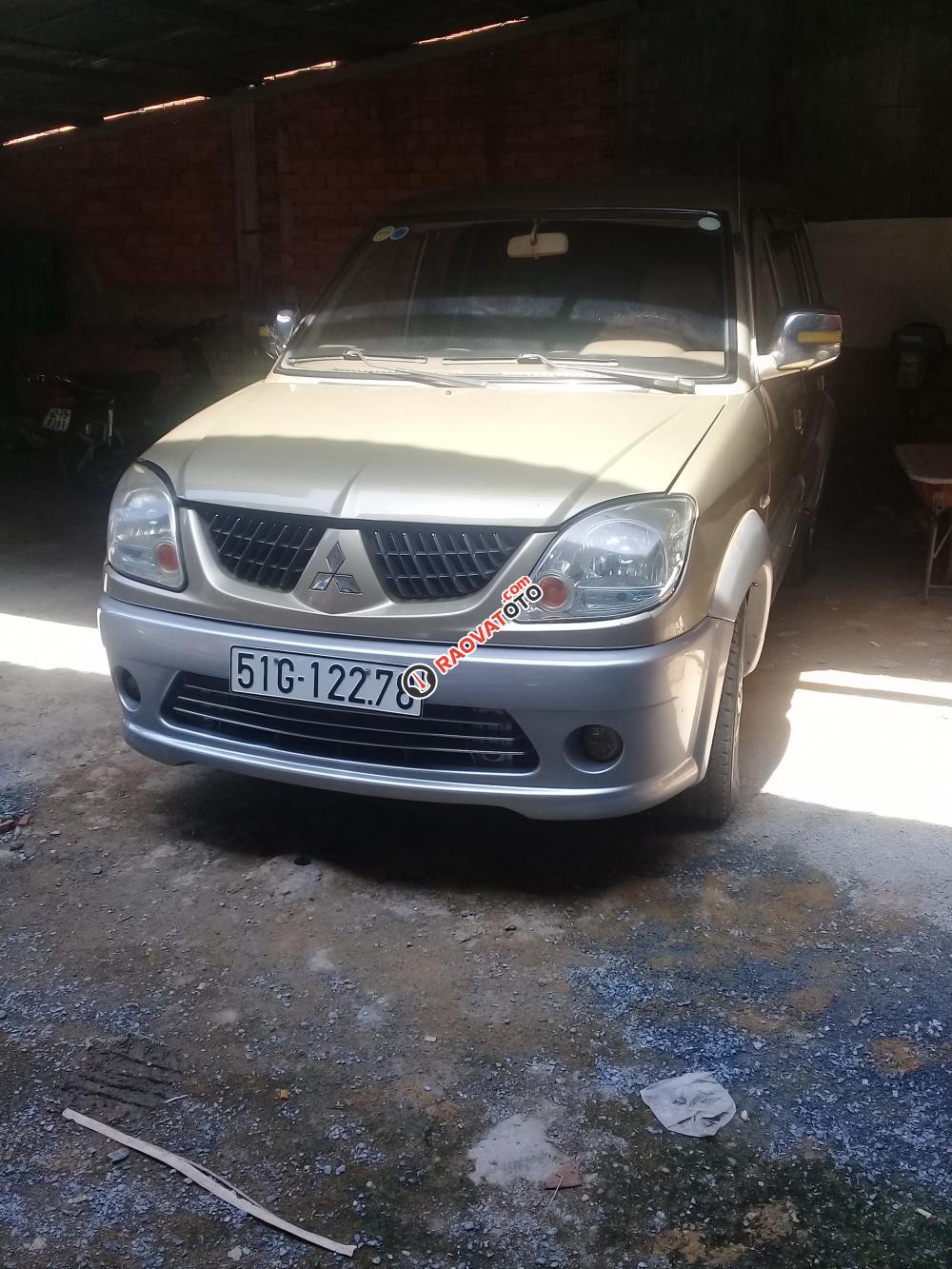 Cần bán xe Mitsubishi Jolie 2.0 đời 2004, bánh treo, màu vàng cát, xăng phun-2