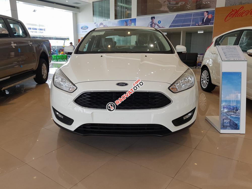 Bán ô tô Ford Focus 1.5 AT Trend Ecoboost đời 2017, màu trắng, 590 triệu-0