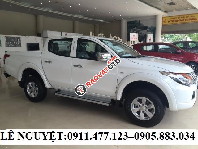 "Cực hot khuyến mãi tháng 4" Mitsubishi Triton 4X2 MT, màu trắng, nhập khẩu, LH: Lê Nguyệt: 0911.477.123-3