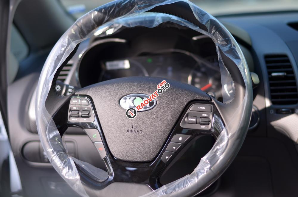 Bán Kia Cerato AT năm 2017, màu trắng, giá tốt-1