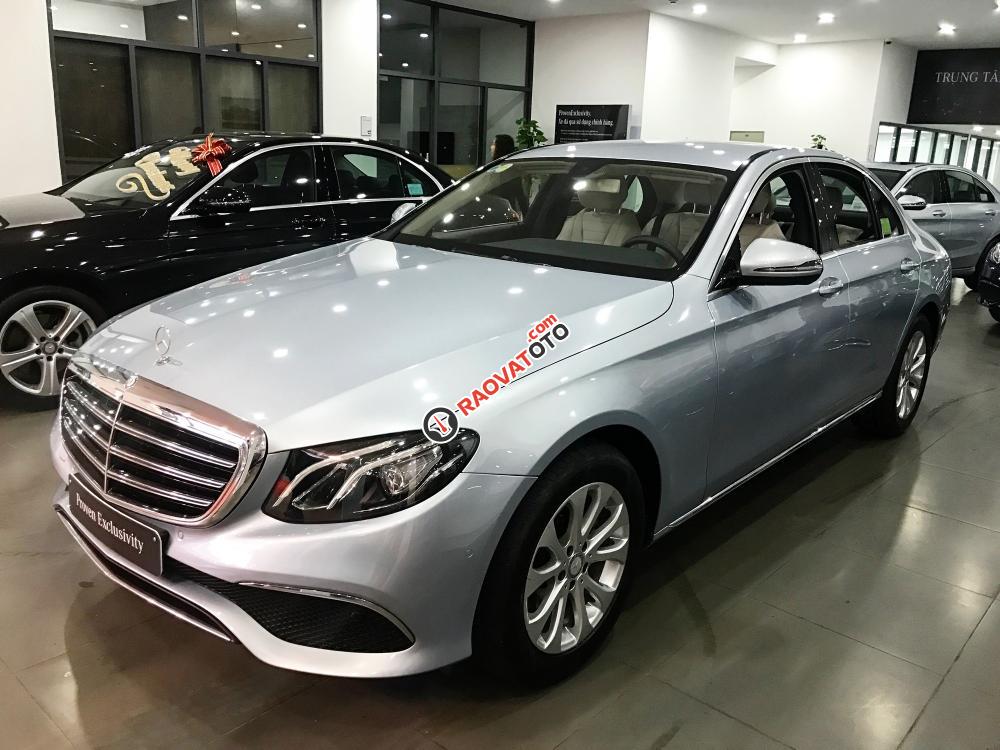 Bán ô tô Mercedes E200 năm 2017, màu bạc-1