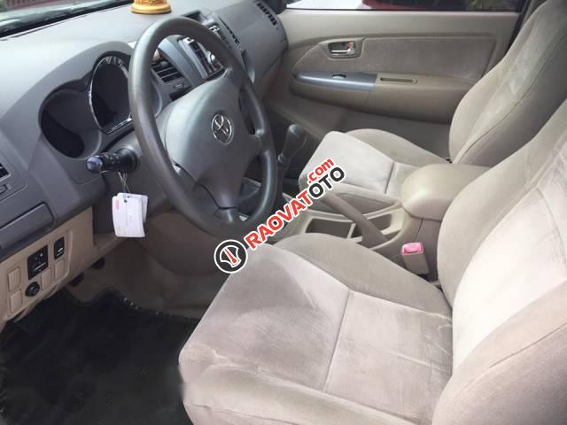 Cần bán gấp Toyota Fortuner G 2010, màu bạc-3