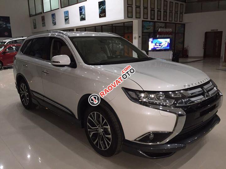 Bán Mitsubishi Outlander 2.0 CVT màu trắng, nhập khẩu, có bán trả góp - liên hệ 0906.884.030-5