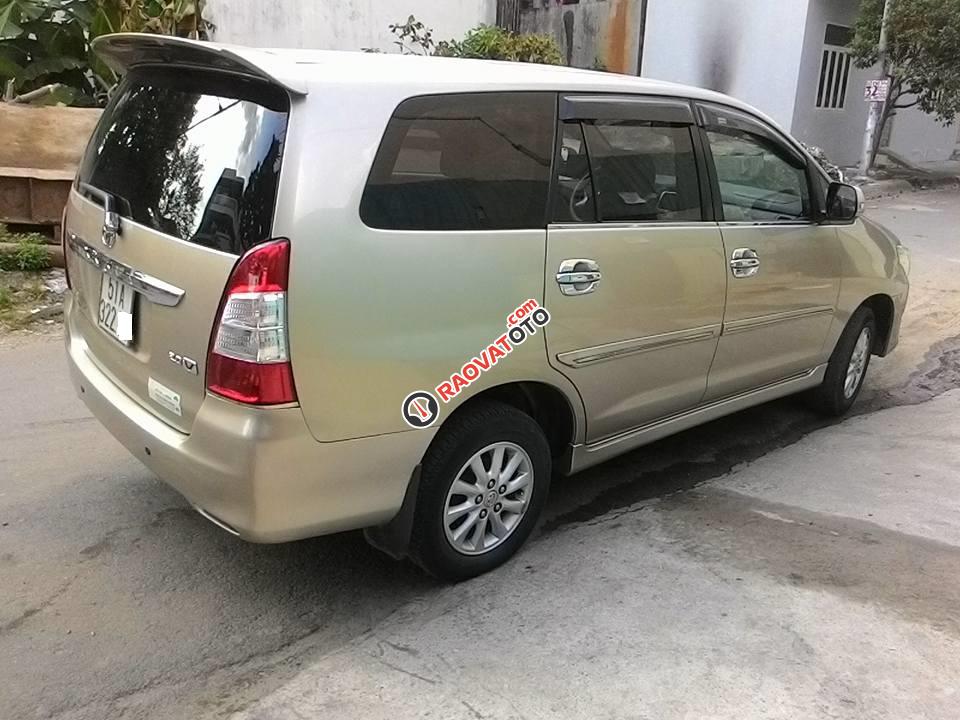 Bán xe Toyota Innova sản xuất và đăng ký 2012, số tự động, màu vàng, nhập, xe gia đình đẹp và cứng khỏi chê-2