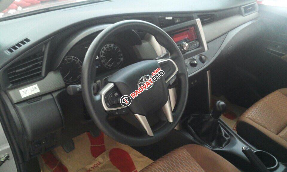 Bán xe Toyota Innova 2.0E MT, giá cạnh tranh, hỗ trợ vay 95% giá trị xe-5