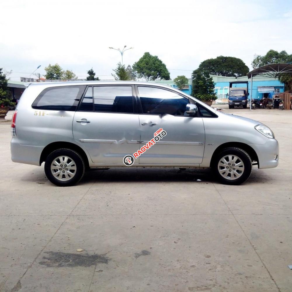 Bán ô tô Toyota Innova 2.0  V đời 2008, màu bạc-0