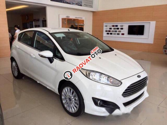 Bán xe Ford Fiesta đời 2017, màu trắng-1