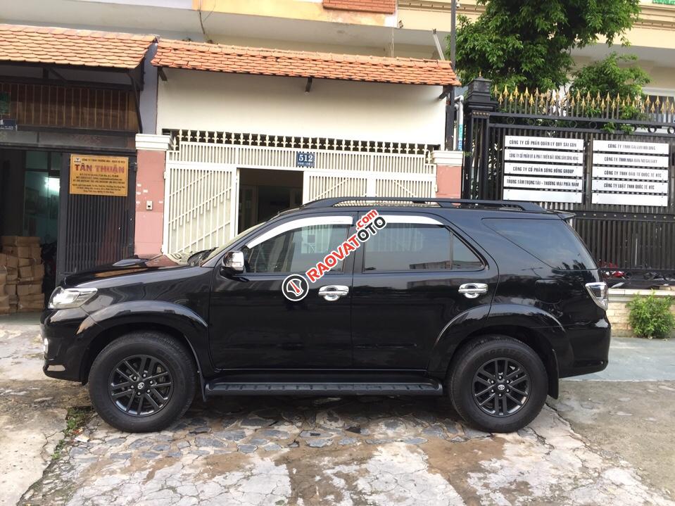 Cần bán Toyota Fortuner 2.5G 4x2MT, sản xuất 2016, màu đen-2