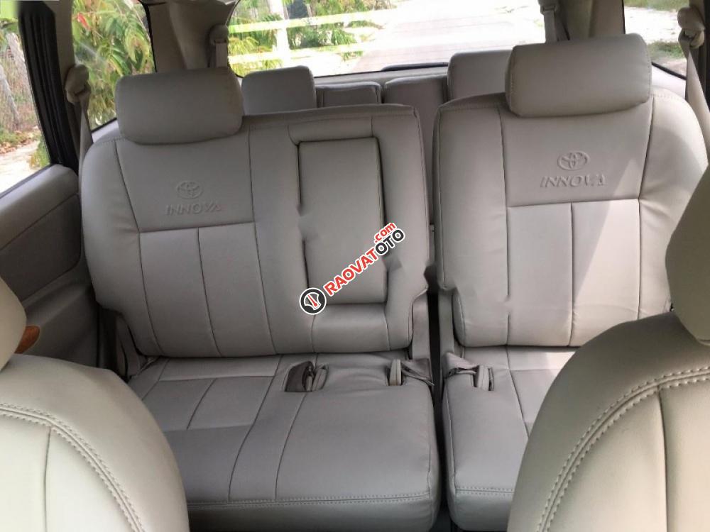 Cần bán lại xe Toyota Innova G 2.0 đời 2010 như mới-9