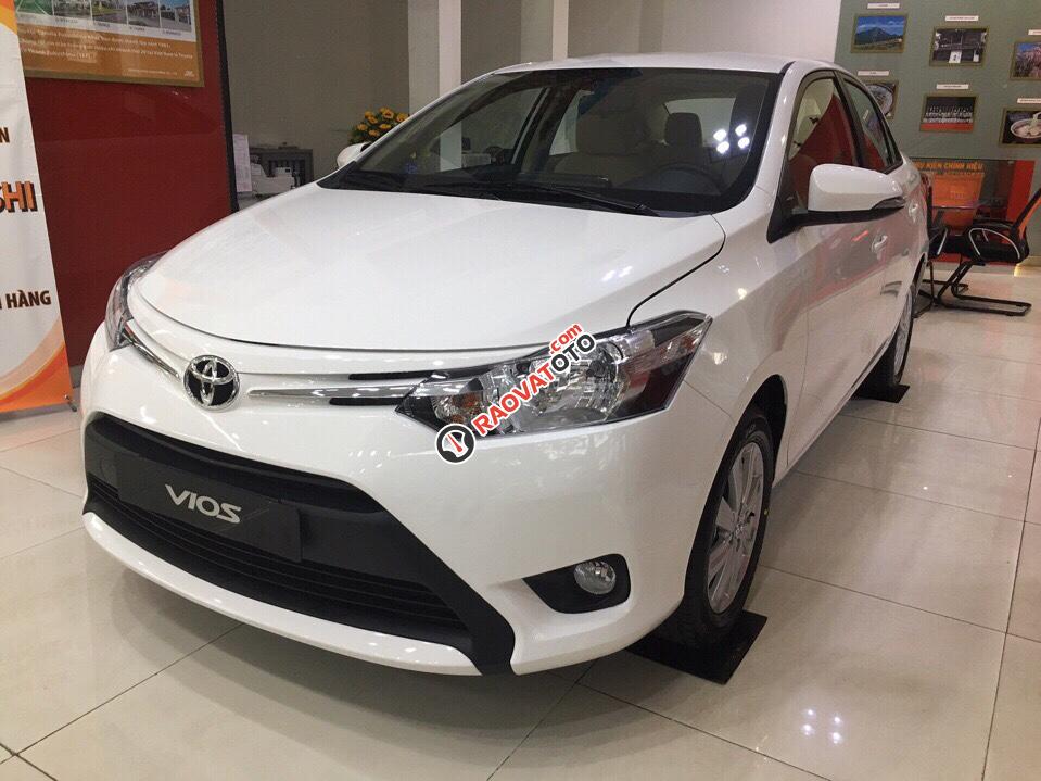 Bán Toyota Vios 1.5E MT, màu trắng giá cạnh tranh, hỗ trợ vay vốn 90%. LH: 0916 11 23 44-6