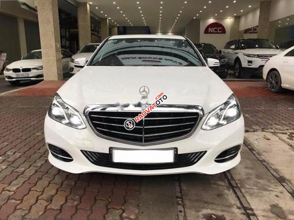 Cần bán Mercedes E200 đời 2015, màu trắng như mới-0