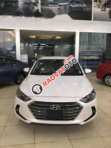 Bán xe Hyundai Elantra đời 2017, màu trắng-3