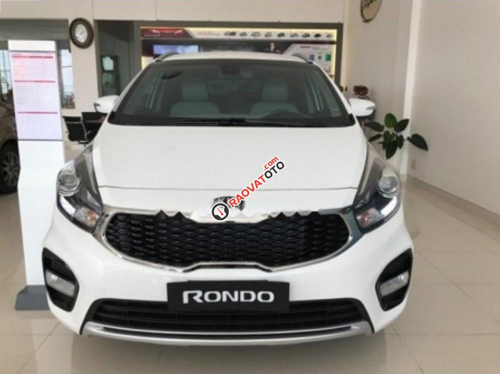 Cần bán Kia Rondo GAT sản xuất 2017, màu trắng, giá 689tr-3