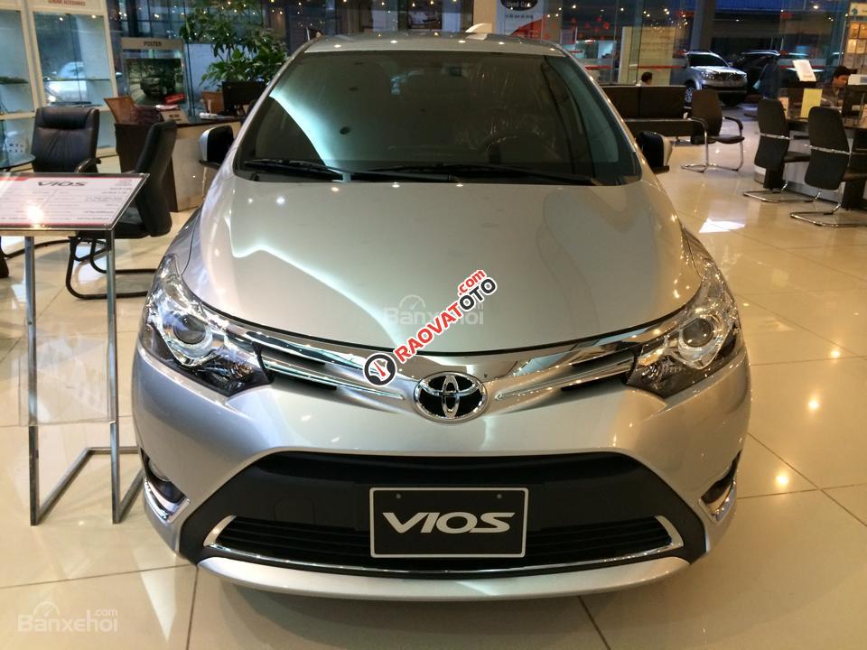 Cần bán Toyota Vios 1.5E MT 2018, màu bạc, giá tốt nhất miền Bắc, LH Mr Hùng 0911404101-0