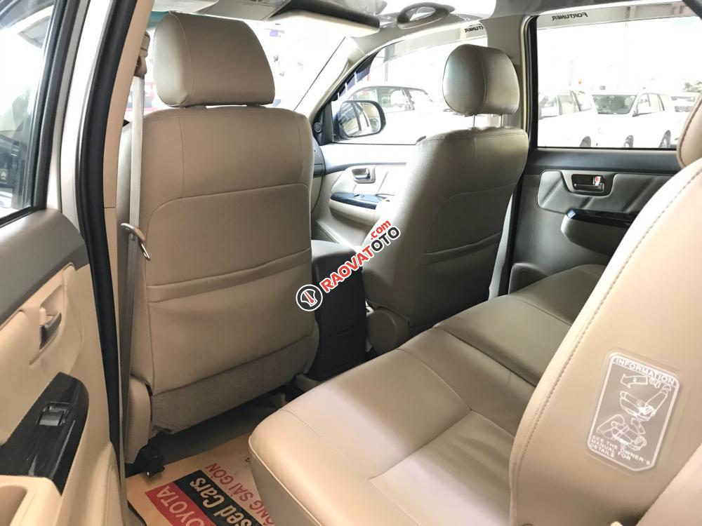 Bán Toyota Fortuner V(4x2) đời 2012, màu bạc, số tự động-1