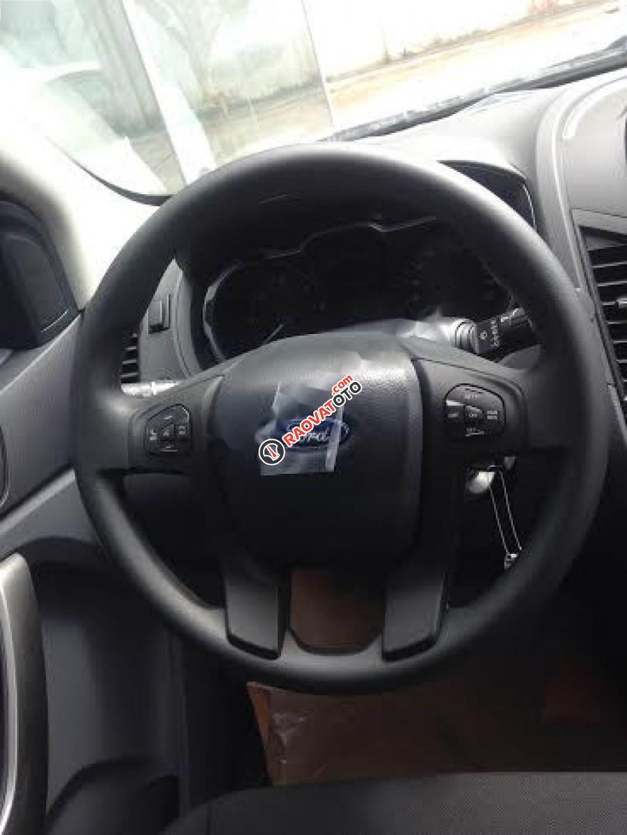 Bán Ford Ranger XLS 2.2L 4x2 AT sản xuất 2017, màu trắng, nhập khẩu nguyên chiếc-1