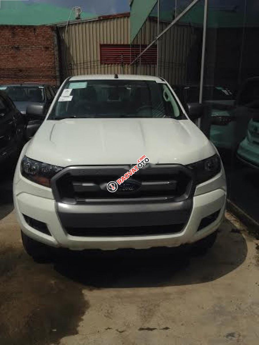 Bán Ford Ranger XLS 2.2L 4x2 AT sản xuất 2017, màu trắng, nhập khẩu nguyên chiếc-2