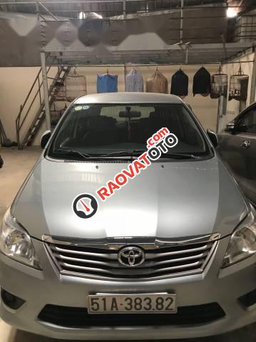 Bán Toyota Innova đời 2012, màu bạc -1