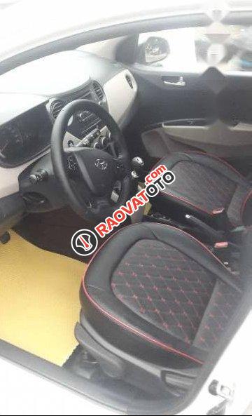 Bán xe Hyundai Grand i10 đời 2016, màu trắng chính chủ, giá 315tr-4