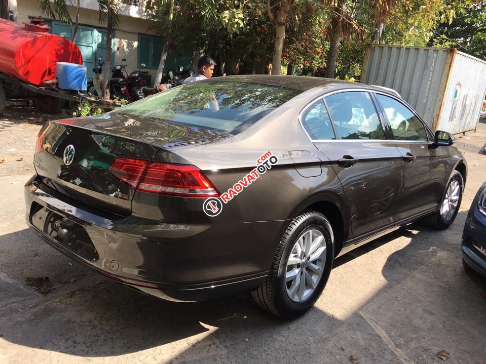 Đánh giá xe Volkswagen Passat GP, màu nâu, nhập khẩu Đức, tặng BHVC+ 3M. LH Hương: 0902.608.293-17