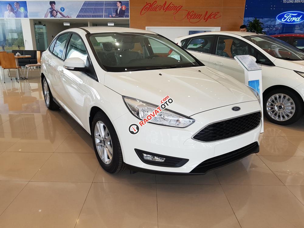 Bán ô tô Ford Focus 1.5 AT Trend Ecoboost đời 2017, màu trắng, 590 triệu-4