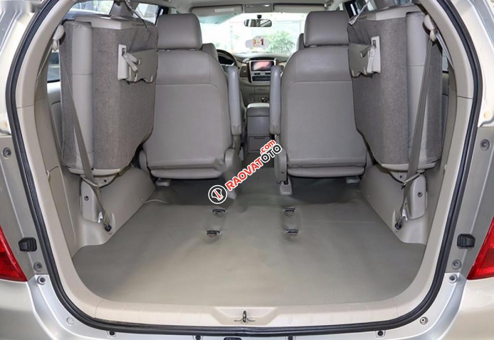 Cần bán gấp Toyota Innova 2.0V đời 2013, màu bạc, 640tr-4