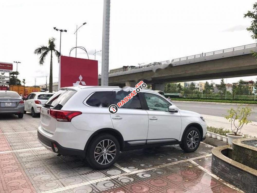 Bán Mitsubishi Outlander đời 2017, màu trắng, nhập khẩu nguyên chiếc-0