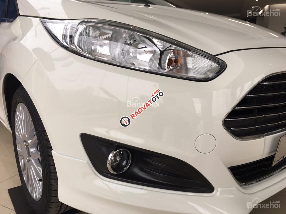 Bán Ford Fiesta Titanium 1.0 AT EcoBoost, màu trắng, giá chỉ 560 triệu: 0961917516-5