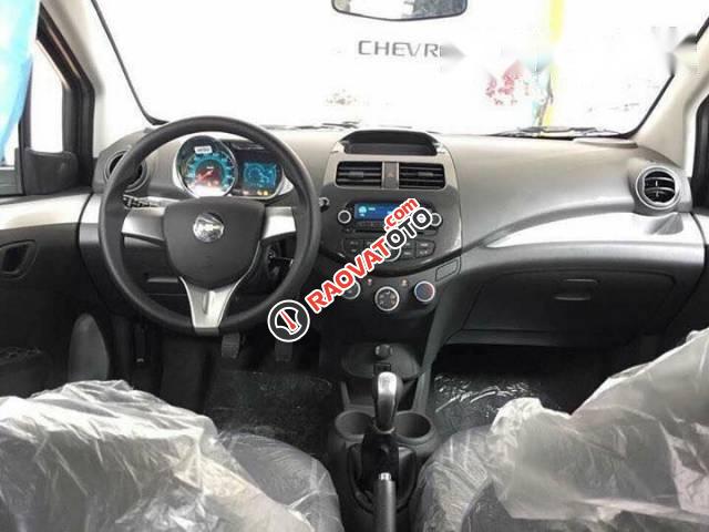 Bán xe Chevrolet Spark LS đời 2017, màu trắng-4