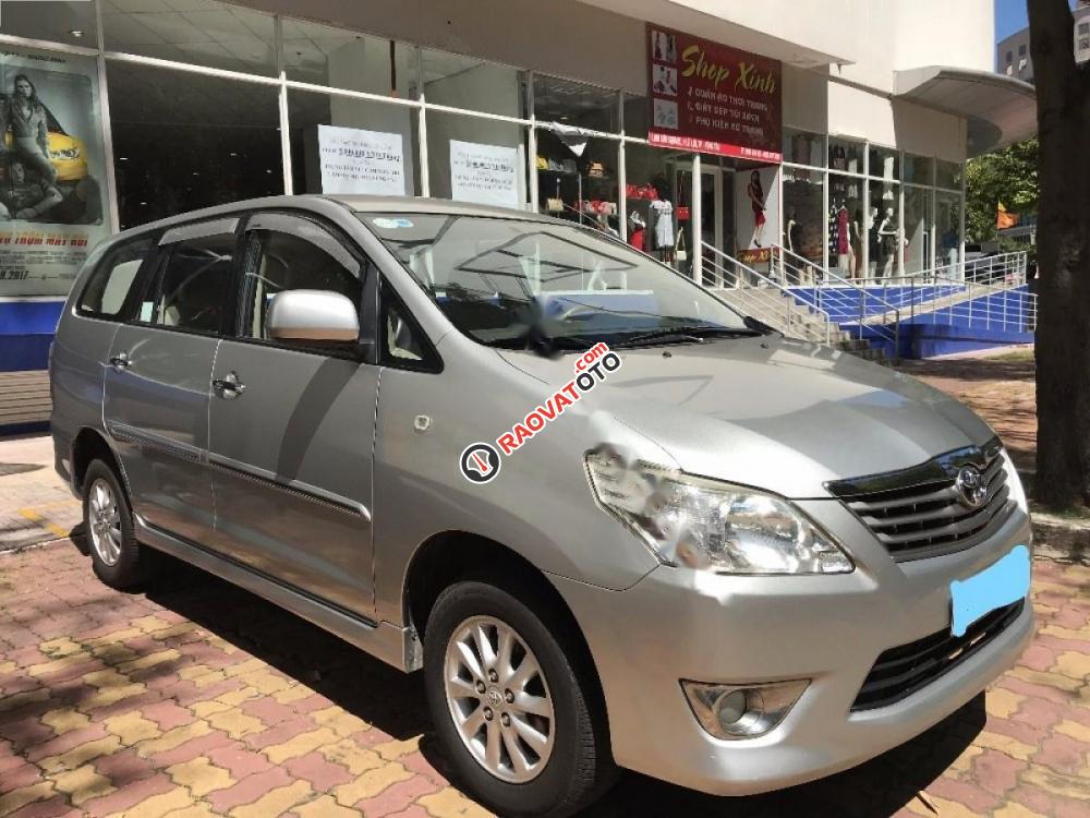 Bán Toyota Innova 2.0G đời 2012, màu bạc chính chủ-0