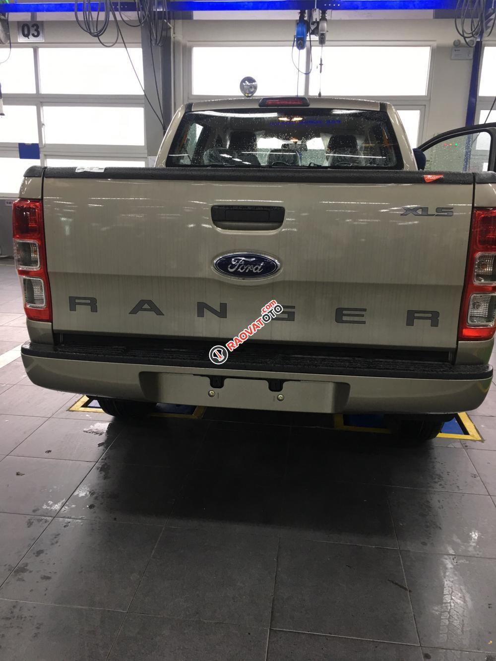 Bán xe Ford Ranger sản xuất 2017 màu xanh lam, giá 608 triệu nhập khẩu-1