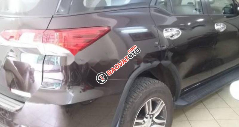 Cần bán xe Toyota Fortuner 2.7V 4x2 AT sản xuất 2017, màu đen, nhập khẩu nguyên chiếc số tự động-1