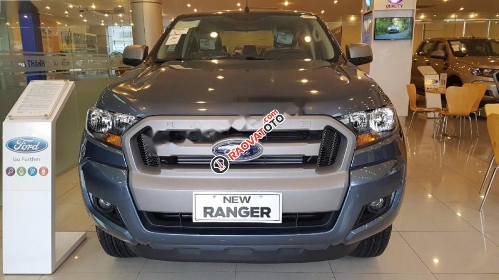 Bán Ford Ranger XLS 2.2L 4x2 AT đời 2017, màu xanh lam, nhập khẩu-1