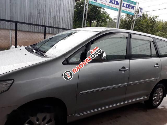 Bán gấp Toyota Innova sản xuất 2012, màu bạc chính chủ, giá 520tr-1