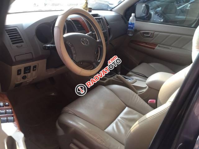 Bán Toyota Fortuner đời 2010, màu đen xe gia đình-2