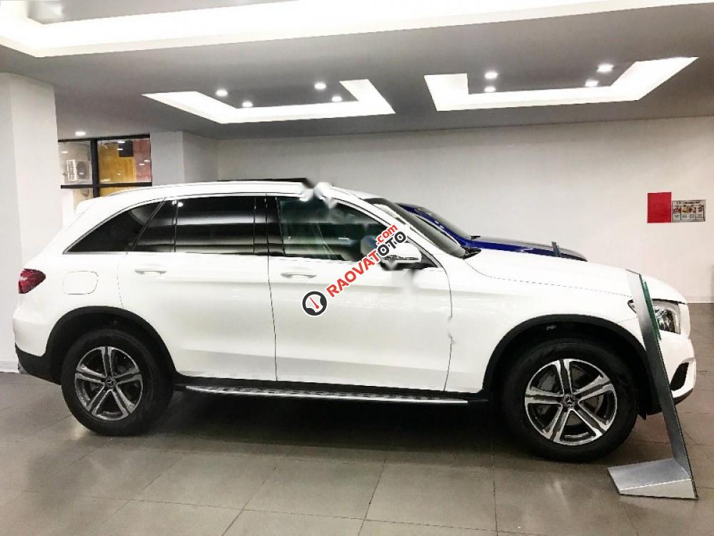 Cần bán gấp Mercedes GLC 250 đời 2017, màu trắng, xe nhập-1