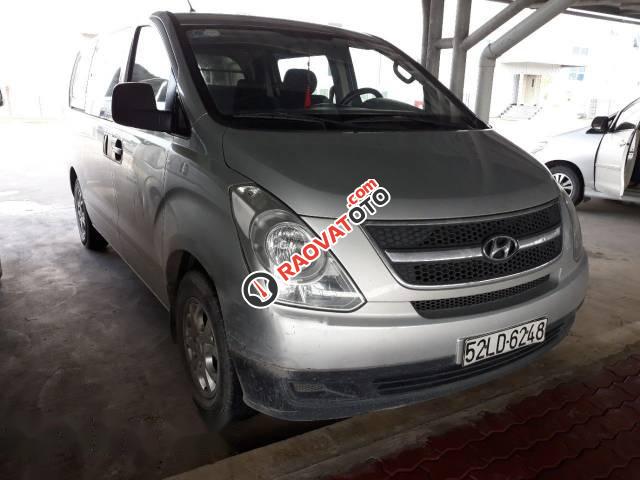 Bán xe Hyundai Starex đời 2010, màu bạc, giá 350tr-5