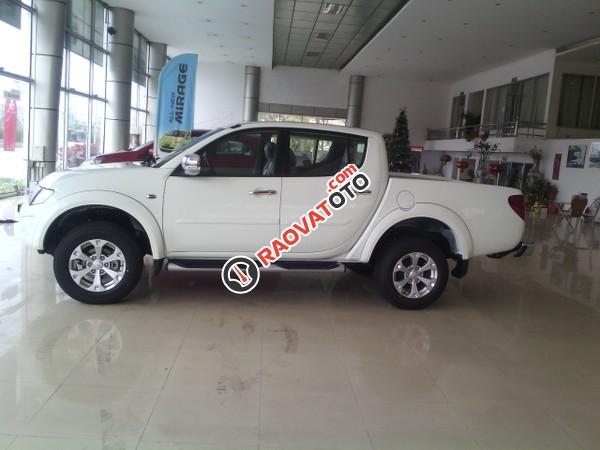 Bán ô tô Mitsubishi Triton 1 cầu tự động mới, màu trắng, xe nhập. LH: Lê Nguyệt: 0911.477.123-4