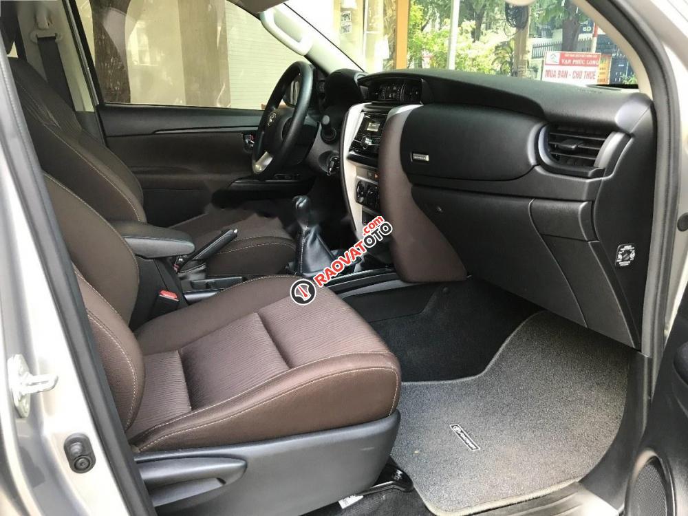 Bán xe Toyota Fortuner 2.4G 4x2 MT đời 2017, màu bạc, nhập khẩu nguyên chiếc-7