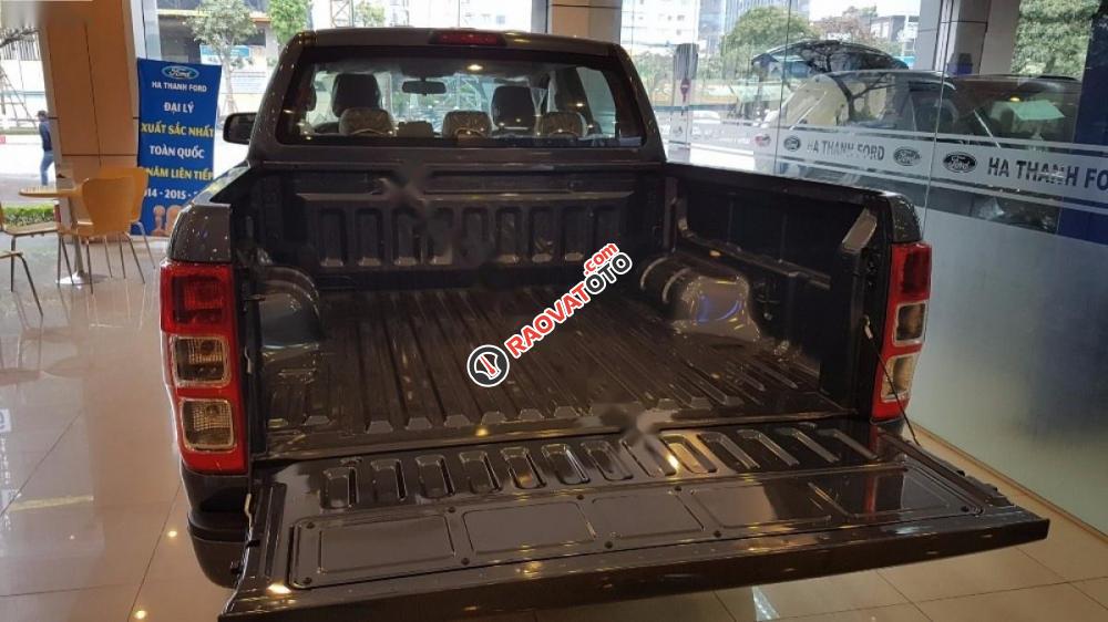 Bán Ford Ranger XLS 2.2L 4x2 AT đời 2017, màu xanh lam, nhập khẩu-8