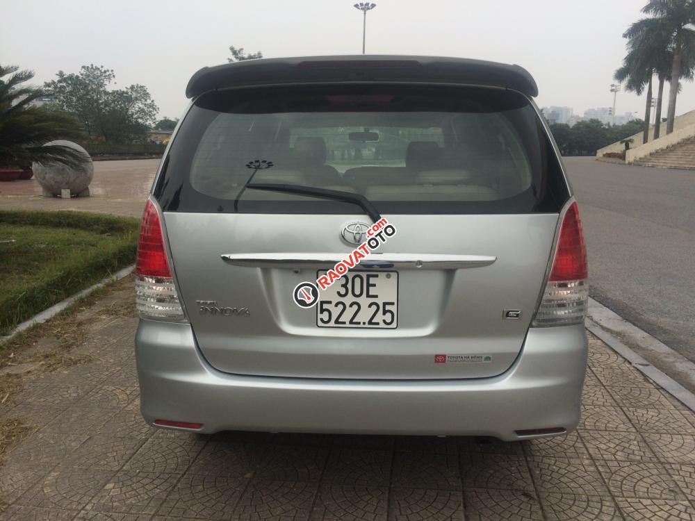 Bán ô tô Toyota Innova 2.0G đời 2010, màu bạc, xe gia đình bán, giá 388 triệu-2