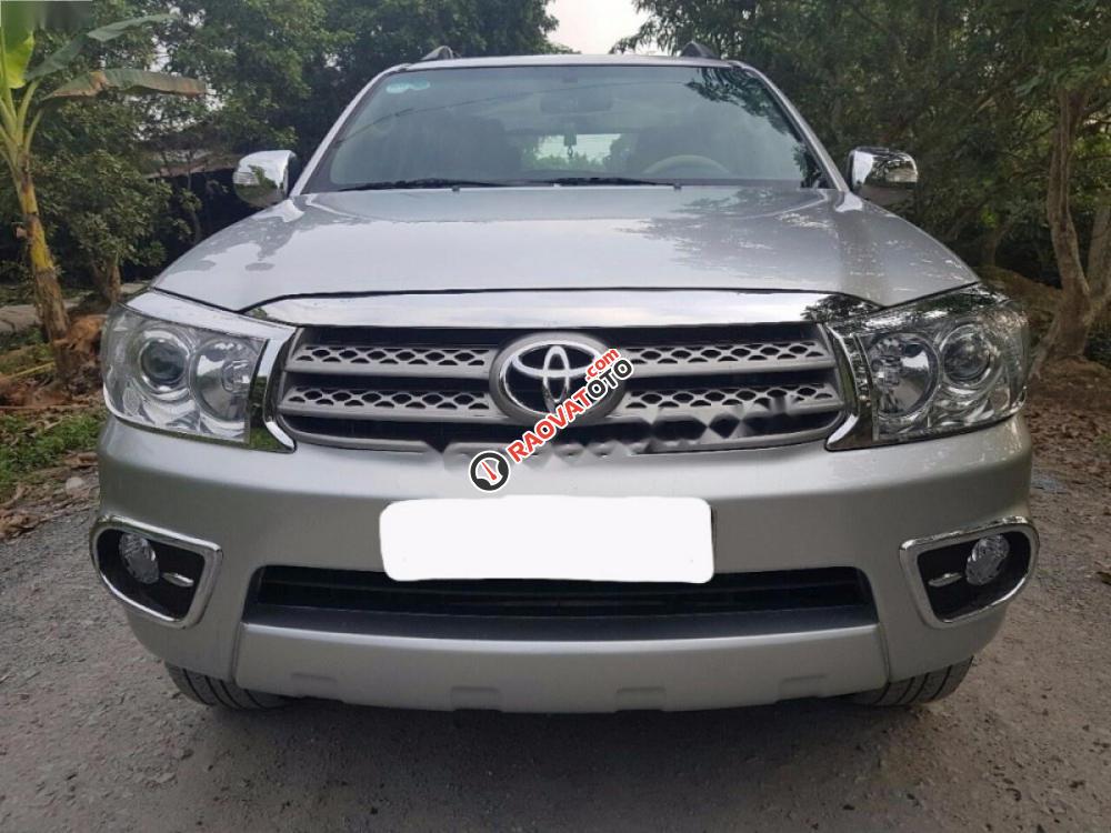 Bán ô tô Toyota Fortuner 2.5G đời 2011, màu bạc xe gia đình-0