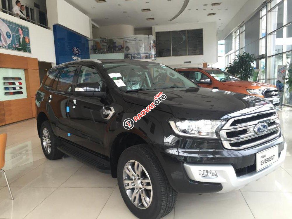 Ford Giải Phóng bán xe Ford Everest 2017 nhập Thái, đủ màu, trả góp 85%, tặng bộ phụ kiện 7 món - LH: 0988587365-4